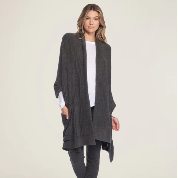 Barefoot Dreams Cozy Chic Lite Travel Shawl in Carbon - Picture 2 of 8